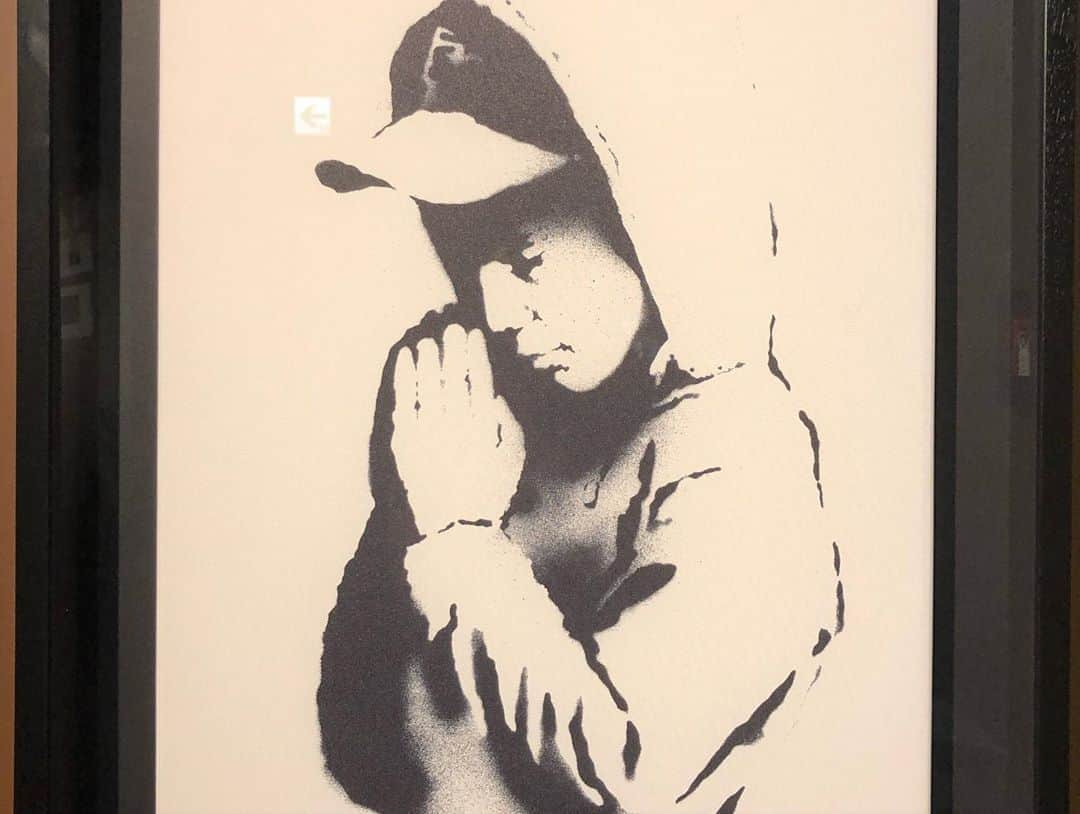 佐々木心音さんのインスタグラム写真 - (佐々木心音Instagram)「I don't have a gun. #banksy  . . . #gotobanksy #whatsthecorrectanswer #rock #monochrome #aworldwithoutwar #japan #instagram #actress #singersongwriter #kokonesasaki  #バンクシー展 #モノクロ #銃は持ちません #何が正解なのか #正解なんてない #好きか嫌いか #ただそれだけ #天才か反逆者か #どっちもある #久々のお出かけ #佐々木心音」9月25日 22時36分 - sasakikokone