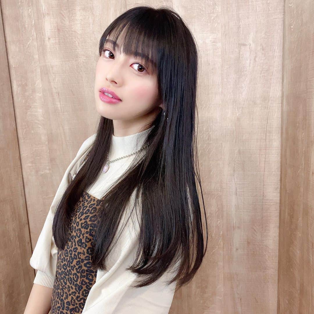 藤田いろはのインスタグラム：「沼口さん @takahiro_numa にカットとトリートメントして頂きました！﻿ 髪の毛めっちゃサラサラになって生き返った〜！﻿ 沼口さんいつもありがとうございます💕﻿ ﻿ ﻿ ﻿ ‪#藤田いろは#グラビア#gravure #japanesegirl #レースクイーン#tokyo  #l4l #aziangirl  #ビジョビ #模特 #뷰티스타그램 #셀카  #cosplay #黒髪ロング#팔로우#소통해요#셀스타그램#モデル #model #그라비아 #모델 #日本的 #性感內衣 #sexy  #性感美女 #性感尤物 #渋谷美容院 #渋谷log2 #渋谷」
