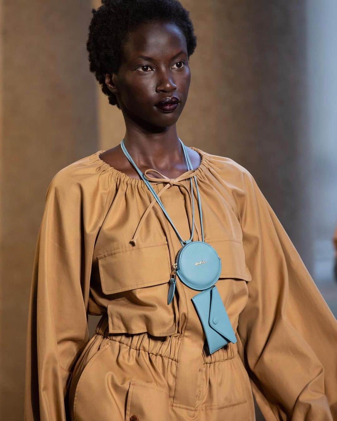 カリーヌ・ロワトフェルドのインスタグラム：「My suit of the season @MaxMara 💘 Thanks to everyone who made this beautiful show happen yesterday @ian_griffiths1 @pg_dmcasting @michelgaubert @duffy_duffy @diane.kendal #MFW #MaxMara」