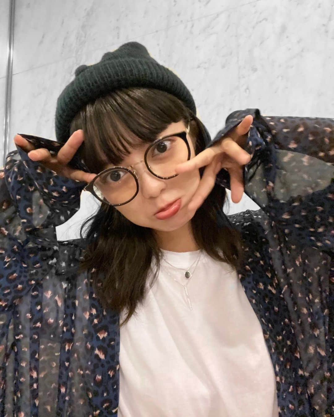 田中皓子さんのインスタグラム写真 - (田中皓子Instagram)「. レオパードの透け感あるの かわいいし、青なんだよコレ  ニット帽でカジュアルだけども シルバーのネックレスで ちょっと背伸びしてる感時出してるコレ」9月25日 22時53分 - kouko_0616