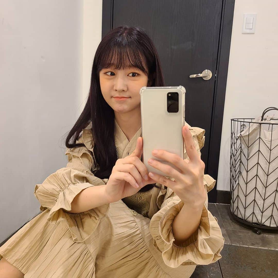 ユジョンのインスタグラム：「점심 맛있게드시궁 오늘저녁에 만나여 🤎」