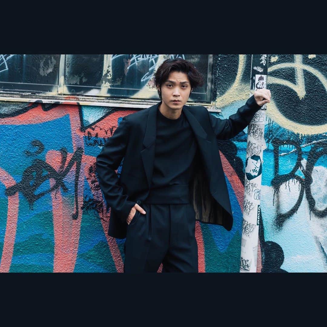 磯村勇斗のインスタグラム：「.  "Fear of God exclusively for Ermenegildo Zegna"  本日からZegna.comで発売開始です @zegnaofficial  #zegna #fearofgod #FEAROFGODZEGNA」