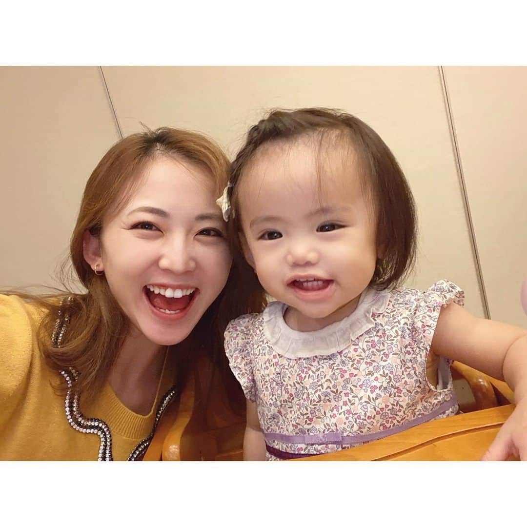 姫野れみのインスタグラム：「#girls 👩‍👧💕 パパのお誕生日ディナーで一緒におめかしした日♪  #birthday #birthdaydinner #happybirthday #tarajarmon #familiar #1st #baby #girl #babygirl #14months #babyfashion #baby #タラジャーモン #1歳 #14ヶ月 #組曲 #ベビー #赤ちゃん #女の子ベビー #女の子 #ベビフル #ベビモ #ベビーフォト #赤ちゃんのいる生活 #べびすたぐらむ #親子ショット」