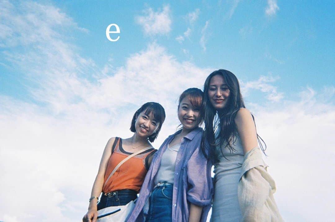 のインスタグラム：「カバー動画 #pretender / #髭男﻿ 本日公開です！！！！﻿ 女子出演者3人で。﻿ あぁなほ目つぶってたわ😳﻿ ﻿ なほ：伊倉の恋敵役﻿ はな：ムードメーカー﻿ 二人ともハマり役です😂😂👏﻿ お芝居にもご注目あれ〜！！﻿ ﻿ ﻿ #official髭男dism ﻿ #髭男 #カバー動画 #カバー曲﻿ #写ルンです #フィルムカメラ #フィルム﻿ #写ルンですのある生活﻿」