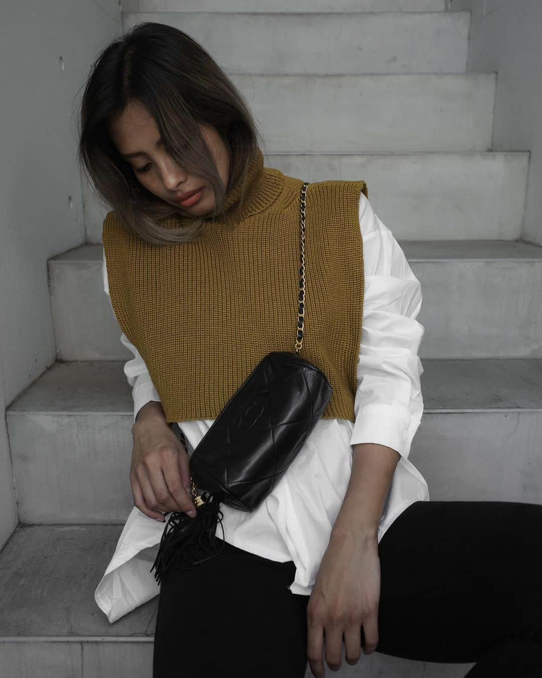 島野ミキさんのインスタグラム写真 - (島野ミキInstagram)「・ ・ tops… @trifle_official bag… @laxus__official / #CHANEL ・ ・ #trifle_official#tops#knit#Autumn#code#coordinate#ootdfashion#fashion#ootd#fashion#ootd#アパレル #ファッションコーデ #トレンドコーデ #大人コーデ #大人カジュアル#今日のコーデ#お洒落さんと繋がりたい#ファッション#オシャレ#コーデ#シンプルコーデ #アパレル#サテン#AW#秋コーデ#秋服#ニットコーデ#ベストコーデ#autumnfashion#autumnstyle#autumncolors」9月25日 14時36分 - miki_shimano