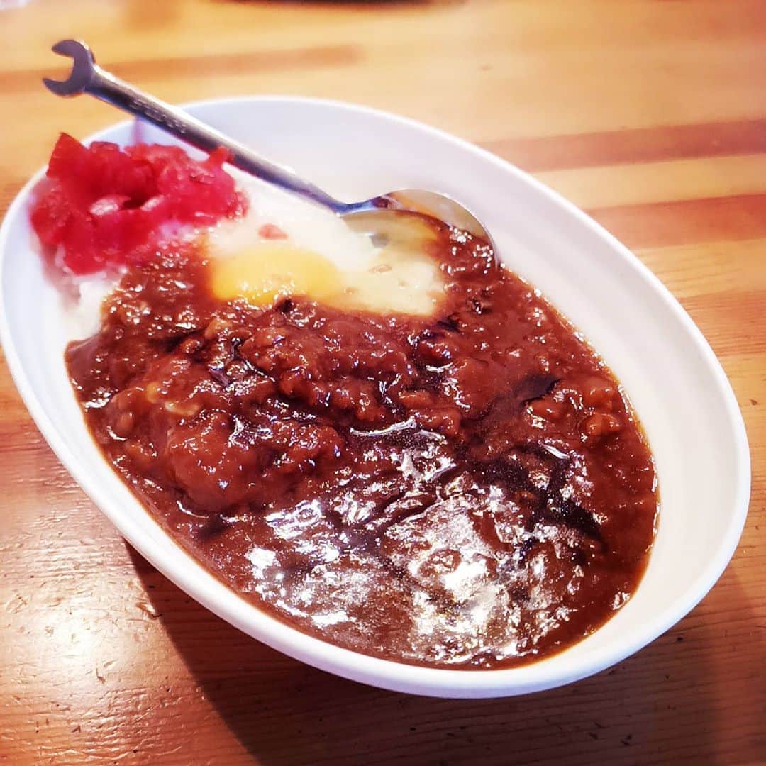 松本隆博のインスタグラム：「。 おはよー(^○^) 二度寝の松本隆博です。 さカレー食べて、 華麗なステージ出来る様 がんばルー❗️(˙◁˙)  ～人生遊歩道～」