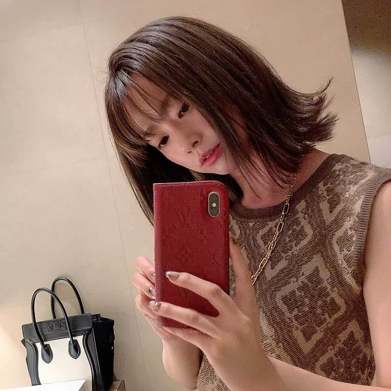 藤澤友千菜さんのインスタグラム写真 - (藤澤友千菜Instagram)「--✄-- * バッサリ --✄-- **˟*˟⁕˟*˟**˟*˟⁕**˟*˟⁕˟*˟**˟*˟⁕ #haircolor #followｍe #instagood #fashion #model #amerivintage #ameri #vl #hair #ヘアカラー #ヘアスタイル #ロングボブ #アメリ #アメリヴィンテージ #ルイヴィトン #携帯ケース #フォロミー #ファッション #モデル #女優 #藤澤友千菜」9月25日 15時05分 - yuchina1207