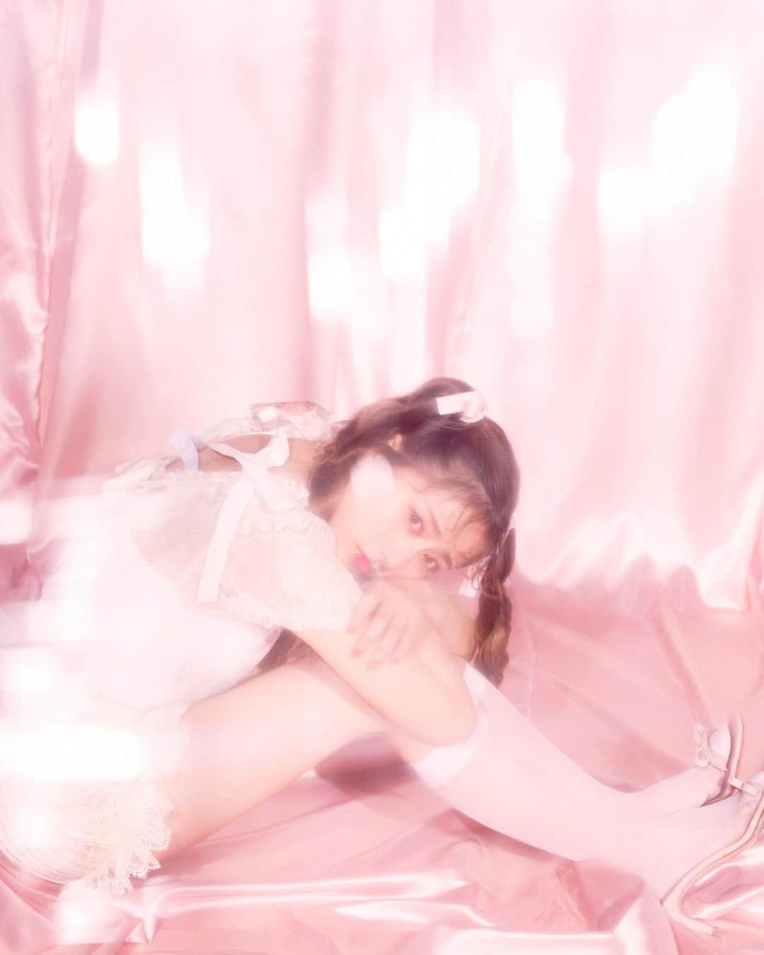 寺田茉布のインスタグラム：「LARME9月号 @larmemagazine @ayakasasaki__official @fusaetachibanaworks @xxxrioxxxx」