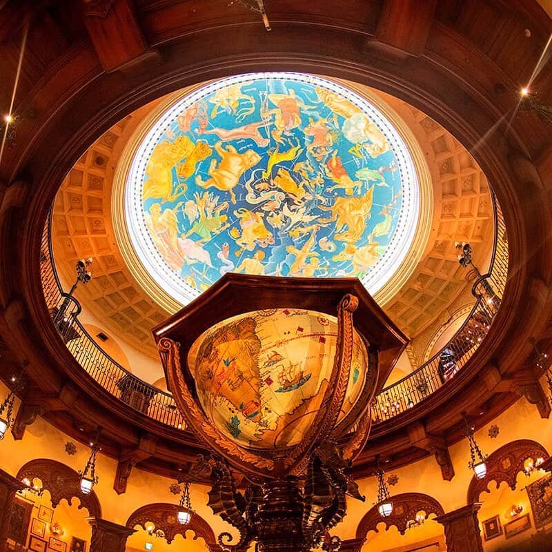 東京ディズニーリゾートさんのインスタグラム写真 - (東京ディズニーリゾートInstagram)「A majestic picture like a planetarium. 見上げた先に広がる世界🌏✨ #magellans #mediterraneanharbor #tokyodisneysea #tokyodisneyresort #マゼランズ #メディテレーニアンハーバー #東京ディズニーシー #東京ディズニーリゾート」9月25日 14時59分 - tokyodisneyresort_official