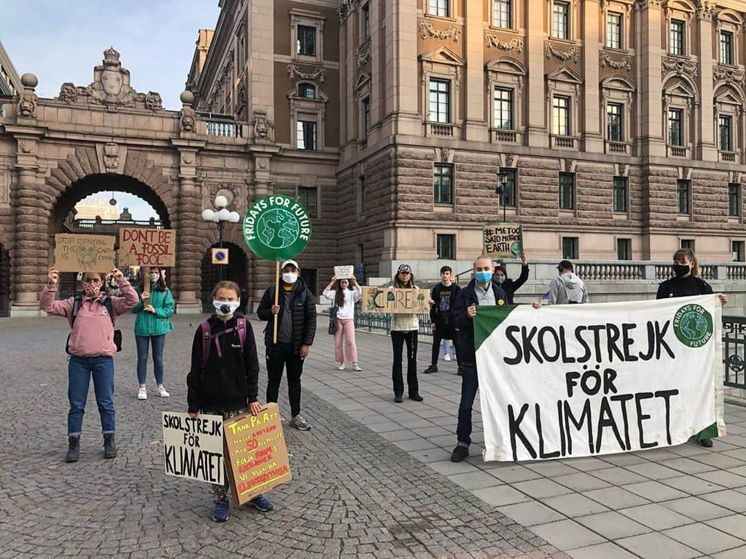 グレタ・トゥーンベリさんのインスタグラム写真 - (グレタ・トゥーンベリInstagram)「School strike week 110. Today is our global day of climate action, and we strike in over 3100 places! In Sweden gatherings over 50 people are not allowed due to COVID-19, so we adapt. #climatestrike #fridaysforfuture #schoolstrike4climate #FaceTheClimateEmergency」9月25日 15時14分 - gretathunberg