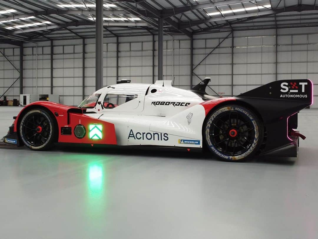 ルーカス・ディ・グラッシさんのインスタグラム写真 - (ルーカス・ディ・グラッシInstagram)「Team #SIT #Acronis @roborace #SeasonBeta live on twitch.tv/roborace  Do you like it ? 🤘🏻」9月25日 15時07分 - lucasdigrassi