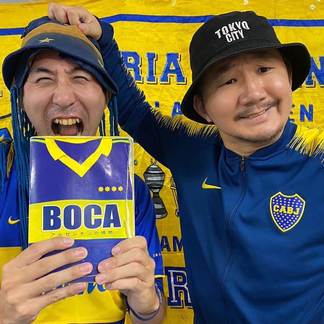 植田朝日のインスタグラム：「🇦🇷 ﻿ 今、アルゼンチンで一番有名な日本人と言われてるボカファンの加藤くん。﻿ ﻿ アルゼンチン向けのYouTubeに出てくれと言う事でお互いのチャンネルの撮影をしましたよん。﻿ ﻿ きっと近日公開っす。﻿ ﻿ にしても日本ではアルゼンチンリーグも見れないしボカに接する時間がなくなったな〜。。。﻿ ﻿ コロナが明けたらアルゼンチンも行きたいな！w﻿ ﻿ #ボカ #cabj #boca ﻿ #BocaEsMundial」