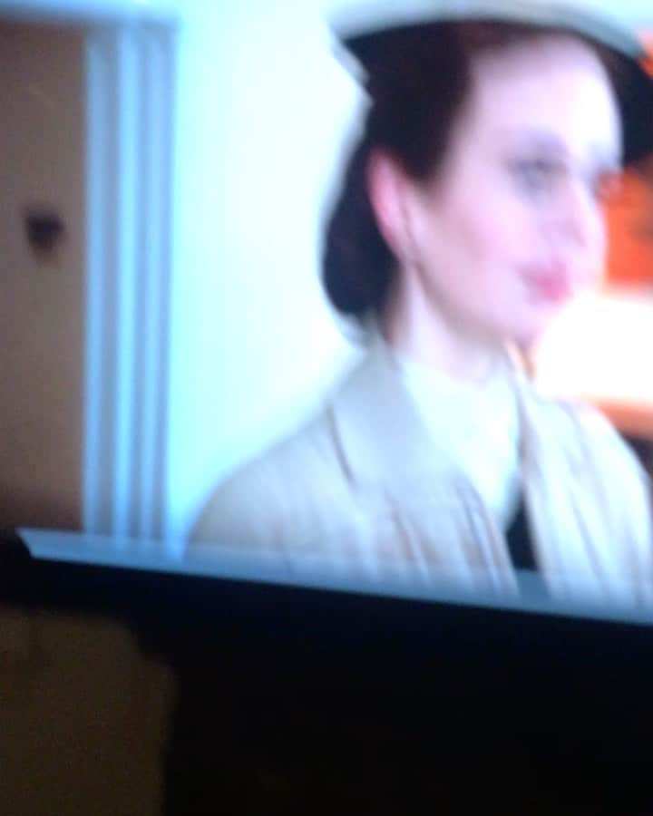 エリザベス・リーサーのインスタグラム：「Every conversation we’ve ever had 🤣🤣🤣🤣 This performance on @ratchednetflix is as the kids say OFF THE CHAIN @mssarahcatharinepaulson  Also, @sharonstone is slaying here. Slaying. I love these women so much.」