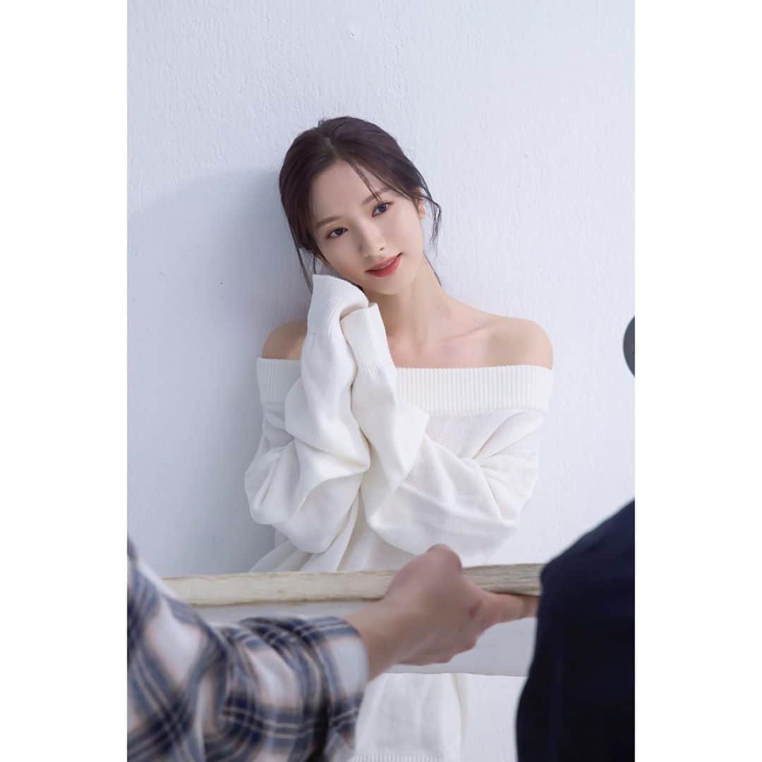 キングコングエンターテインメントさんのインスタグラム写真 - (キングコングエンターテインメントInstagram)「보나 씨와 은서 씨의 NEW 프로필 비하인드 포스트 도착 🎁 프로필마저 화보로 만드는 보나X은서 씨의 비주얼! 함께 만나볼까요🧚‍♀️ @wjsn_cosmic - 포스트 보러 가기 👇 http://naver.me/xmfchzae - #보나 #BONA #은서 #EunSeo #프로필 #촬영현장 #비하인드 #대방출 #포스트 #청초 #청순 #따뜻 #러블리 #❤ #🧚‍♀️」9月25日 15時15分 - kkbyss