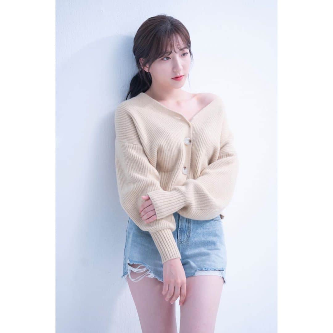 キングコングエンターテインメントさんのインスタグラム写真 - (キングコングエンターテインメントInstagram)「보나 씨와 은서 씨의 NEW 프로필 비하인드 포스트 도착 🎁 프로필마저 화보로 만드는 보나X은서 씨의 비주얼! 함께 만나볼까요🧚‍♀️ @wjsn_cosmic - 포스트 보러 가기 👇 http://naver.me/xmfchzae - #보나 #BONA #은서 #EunSeo #프로필 #촬영현장 #비하인드 #대방출 #포스트 #청초 #청순 #따뜻 #러블리 #❤ #🧚‍♀️」9月25日 15時15分 - kkbyss