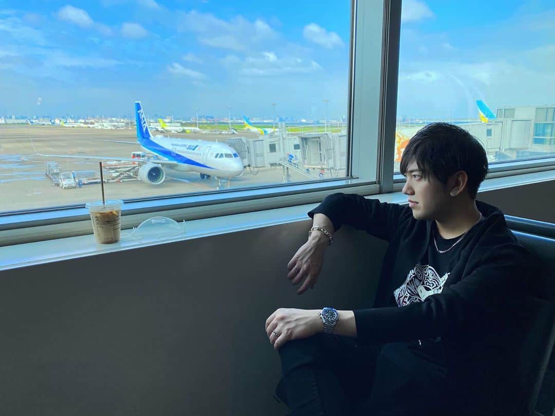 TeddyLoidのインスタグラム：「✈️🟦」