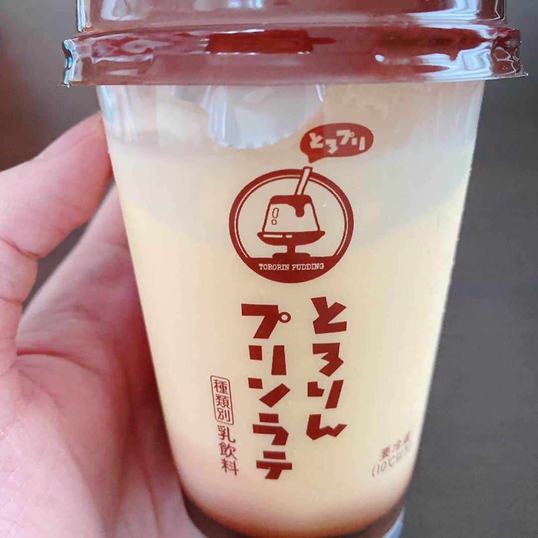 横田龍儀さんのインスタグラム写真 - (横田龍儀Instagram)「もちろん買いました。 美味しいです。  #とろりんプリンラテ」9月25日 15時43分 - ryugi0909