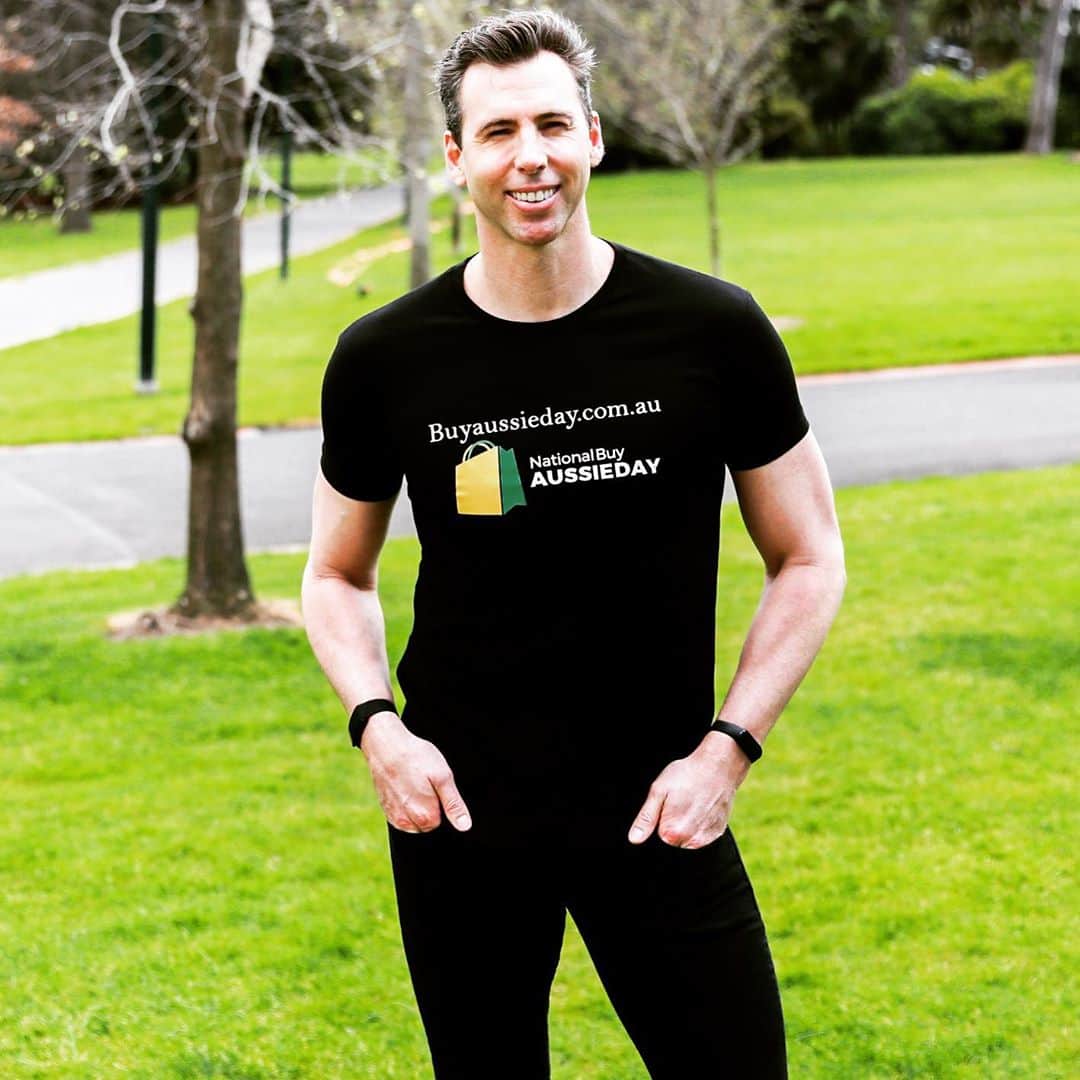 グラント・ハケットのインスタグラム：「My family and I are absolutely honoured to be working with National buy Aussie Day @buyaussienow to support small business. Being Australian business owners ourselves we know how crucial it is to choose ‘AUSSIE’ made and sold products when you can. This is not only important for our economy, it keeps the Australian spirit alive. Many Aussies put their blood, sweat & tears into their small businesses and it would be great to support them as much as possible through these challenging times we all find ourselves in.   Please head to www.buyaussieday.com.au (link in my bio) or see Aussie products at @buyaussienow #aussieaussieaussie #australianmade #australianowned #australianbuilt #supportingoneanother」