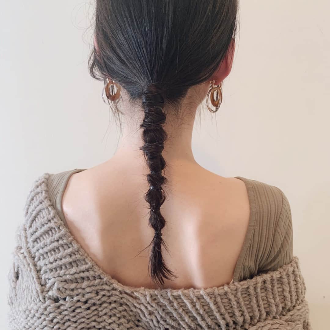 HAIRさんのインスタグラム写真 - (HAIRInstagram)「「あみあみトップスに合わせたヘアアレンジ💕💕」 HAIR掲載スタイリスト： yumiko（ @yumitasu1105 ） . -----------------------------------------------------------  Follow me👉🏽 @hair.cm  HAIR webサイトは「HAIR（ヘアー）」で検索！✨  -----------------------------------------------------------  HAIRは、お客様の『なりたいを叶えるスタイリスト』が集まるサイトです。  日々スタイリストの方々の素敵なヘアスタイルを掲載しています。  投稿スナップ数約40万の中から、気に入ったスタイルを見つけませんか？  HAIRを通じてサロンに予約もできますよ！💕  ----------------------------------------------------------- . . #セミロング #ナチュラル  #大人かわいい #ゆるふわ #簡単ヘアアレンジ #ウルフカット #アンニュイほつれヘア #ヘアスタイル #ヘアカタログ #ヘアカラー #ヘアスタイリング #髮型 #髮型屋 #髮型設計 #发型 #短髮 #日系髮型 #女生髮型 #女生短髮 #염색 #헤어 #단발 #bob #복구펌 #짧은머리 #숏컷」9月25日 16時00分 - hair.cm