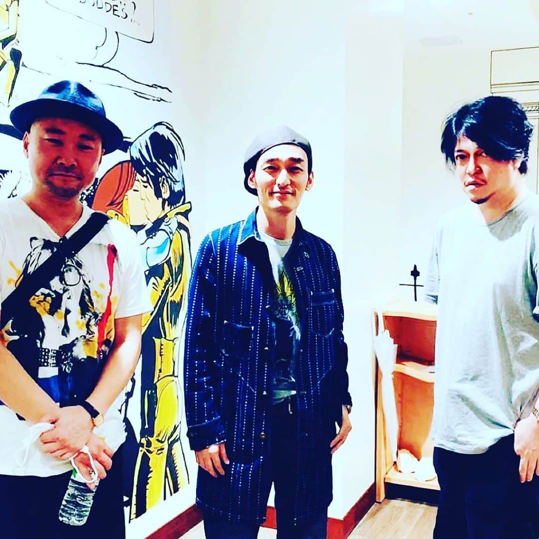 渋谷慶一郎のインスタグラム：「Finally! ミッドナイトスワン公開初日、草彅さん、内田監督、おめでとうございます！ The Japanese movie Midnight Swan has reached its premiere.  Congratulations to Mr. Kusanagi and Director Uchida. I composed all music for this movie 🎥 Kusanagi is one of the biggest stars in Japan, and he does a great job of playing a transgendered character in this movie! #ミッドナイトスワン #ミッドナイトスワンを広げよう」
