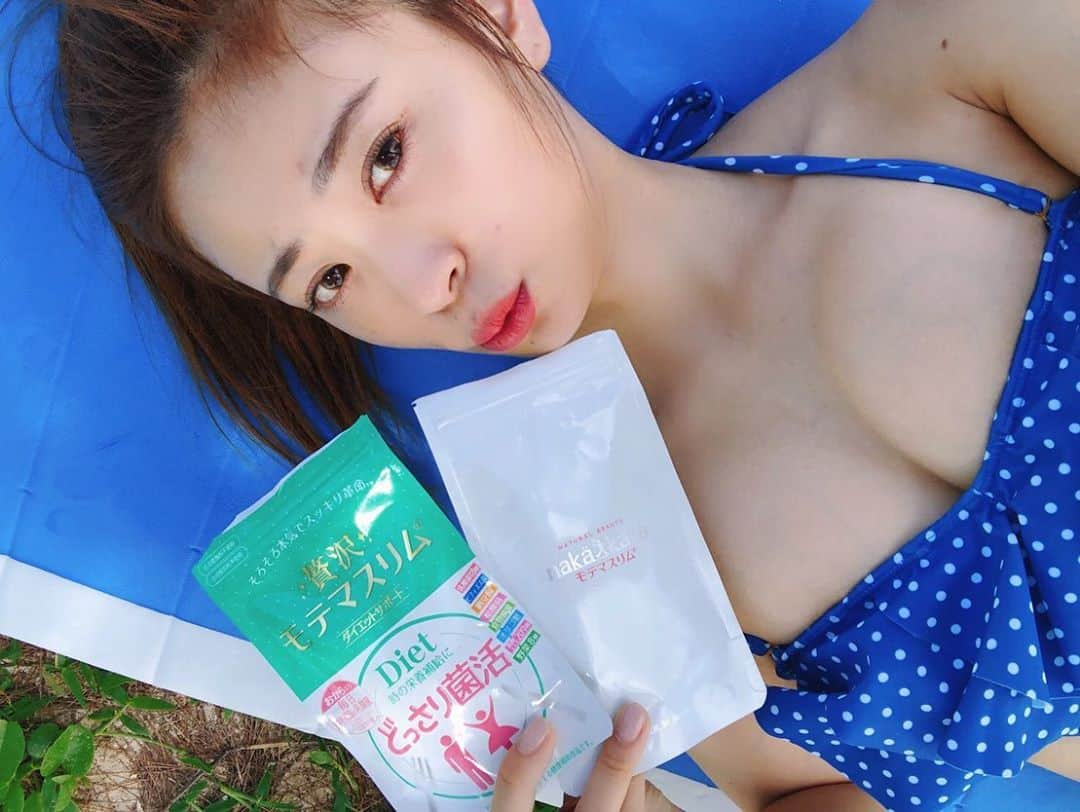 梶本成美さんのインスタグラム写真 - (梶本成美Instagram)「ダイエットサプリって色々あるからどれが良いのかな？と迷っていたところ、 #モテマスリム　ってサプリはよく聞いたことがあって、 今回そのモテマスリムがバージョンアップしたみたいと聞き 私も試してみることに😁✌️ . .  1000億個の乳酸菌が入っていて こだわりの食物繊維や発酵熟成酵素が入っているのでお腹に良いみたいで、青汁成分を一粒にぎゅっと凝縮されているので、 翌日というか飲んだ日からお腹がスッキリした感じがありました😌✨  . .  お腹のスッキリ感って大事ですよね😁✌️ .  更に今期間限定でモテマスリムサプリを抽選で 30 名様にプレゼントしてくれるみたいで、 応募方法は @motemaslim をフォローしていただき 次にモテマスリムのキャンペーン投稿に「いいね」を押す❣️だそうです😌✨ ちなみに公開アカウントのみ対象だそうですよ😌  . .  #モテマスリム#贅沢モテマスリム #プレゼント#プレゼント企画#からだに栄養 #motemaslim #贅沢 motemaslim #健康#おすすめサプリ#ダイエットサプリ#ダイエット #ボディメイク#美ボディ #pr  @motemaslim」9月25日 16時11分 - narumikajimoto