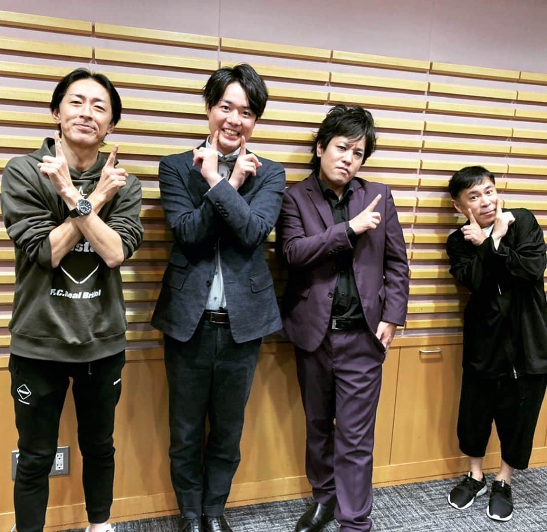 しゅうぺいのインスタグラム：「ナインティナインのオールナイトニッポン📻 ありがとうございました✨ 岡村さんも矢部さんも子供の頃から見てたスターだからお話しできて 本当嬉しかったです🎉 シュウペイポーズも自らやってくださって感謝感激雨アラシュウペイでーす🤩 またよろしくお願いします⚽️  #ナインティナイン さん #ナインティナインのANN #ぺこぱ #ニッポン放送  #ラジオ #レギュラーほしい #ラジオやりたい #シュウペイポーズ」