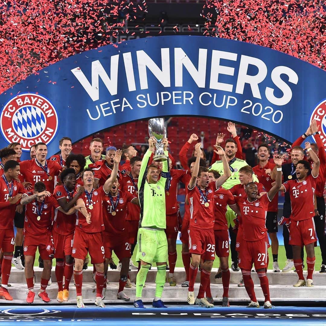 トーマス・ミュラーのインスタグラム：「Now we know what a #quadruple is! 🏆😀 It feels great! 💪 #fcbayern #superteam #esmuellert #immerweiter #miasanmia #supercup #fcbsfc #miasanjavi」