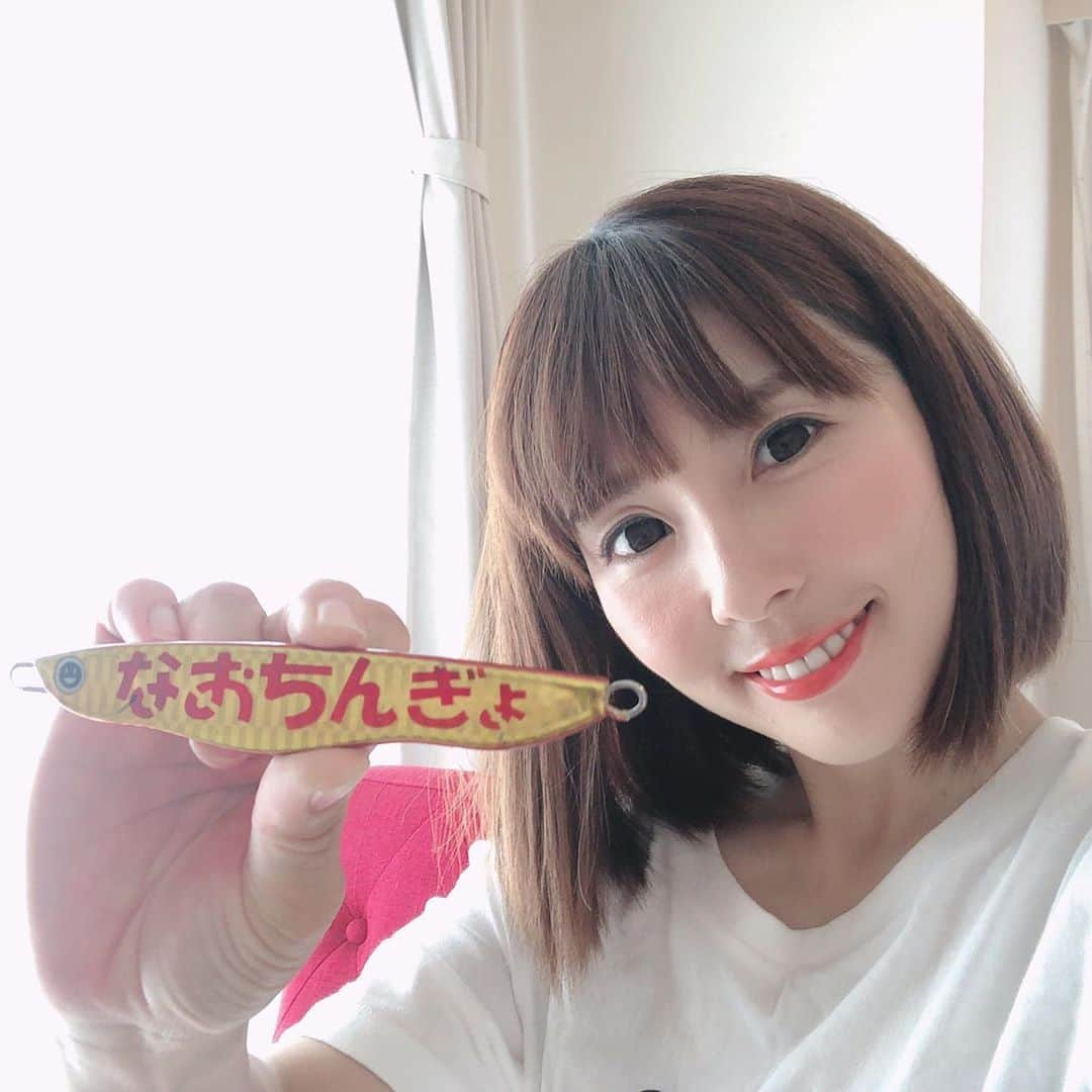 井上直美さんのインスタグラム写真 - (井上直美Instagram)「遂に！なおちんぎょジグが完成しました(^o^) 本日19時から通販サイトBASEで発売開始いたします♪全3色「貴方のハートを離さないカラー」「ムラムラピンクカラー」「愛とお金カラー」です。ウエイトは125gと150gです。通販サイトの欄をクリックするか、こちらのサイトから購入できます↓ https://naochingyo.kawaiishop.jp 　#釣り　#釣りガール　#なおちんぎょジグ　#豆さやジグ　#オリカラ　#ニコデザインオフィス　#井上直美　#釣り好きな人と繋がりたい  #ジグ　#ジギング　#タチウオ　#青物　#真鯛」9月25日 16時24分 - naochingyo