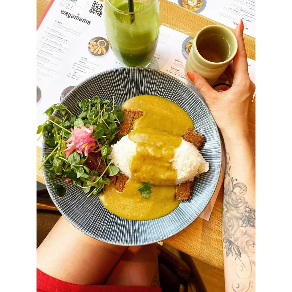 トレーシー・キスさんのインスタグラム写真 - (トレーシー・キスInstagram)「The Vegatsu - vegan Katsu curry - at @wagamama_uk is literally my favourite meal in the world! They’ve had it on their menu for a while now and I know all good things must eventually come to an end, but wow! I hope this stays as a vegan classic for at least another several years! Not so long ago, eating out as a vegan meant taking main meals and removing the meat and dairy for what’s left or ordering a side salad or chips, but now so many restaurants have their own vegan menu entirely dedicated to plant based. I can only imagine how creative and nutritious vegan food will become in the next year and beyond, it fills me with so much love and positivity to see the world get onboard for guilt-free, nutritious, delicious healthy food 🙏🏼 What’s your favourite plant based meal? #vegatsu #katsucurry #plantbased #vegan #vegandinner」9月25日 16時26分 - tracykissdotcom