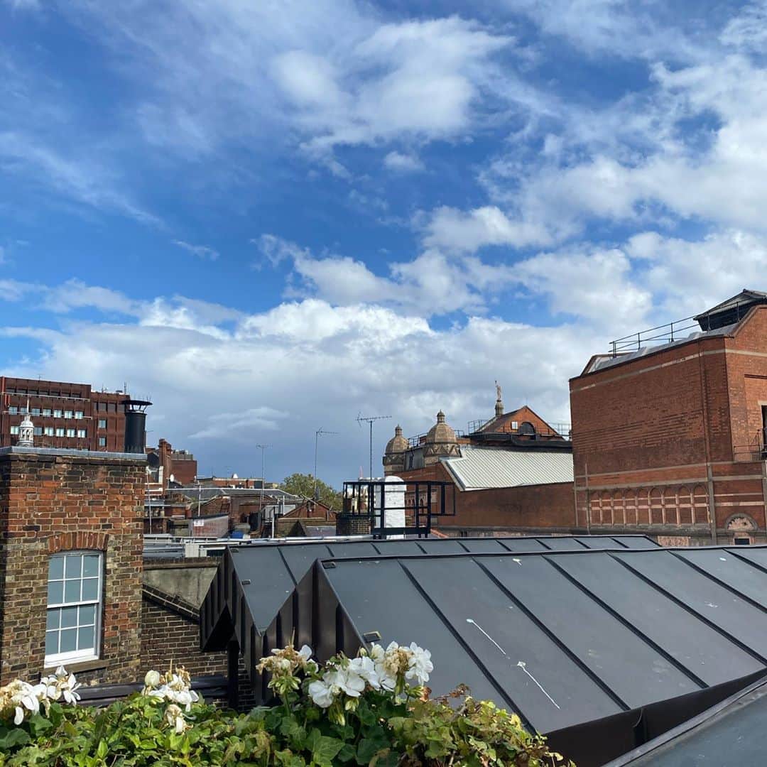 稲木ジョージのインスタグラム：「London is cute 💕」