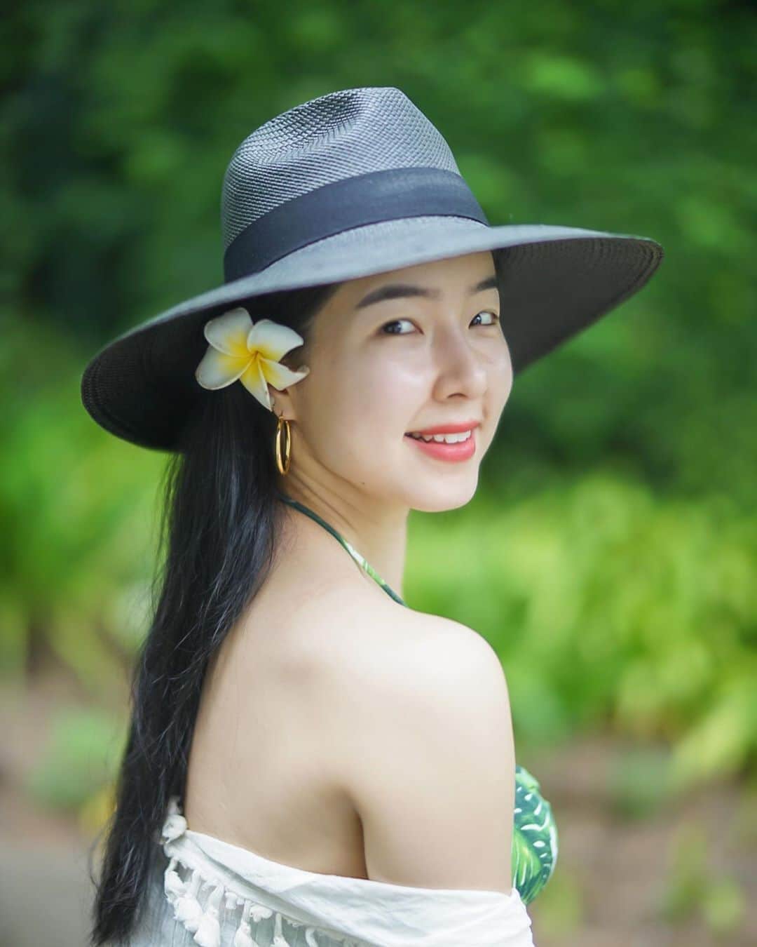 GYEON SEOのインスタグラム：「_* 🌿🌴 . . #gomdorishotz」