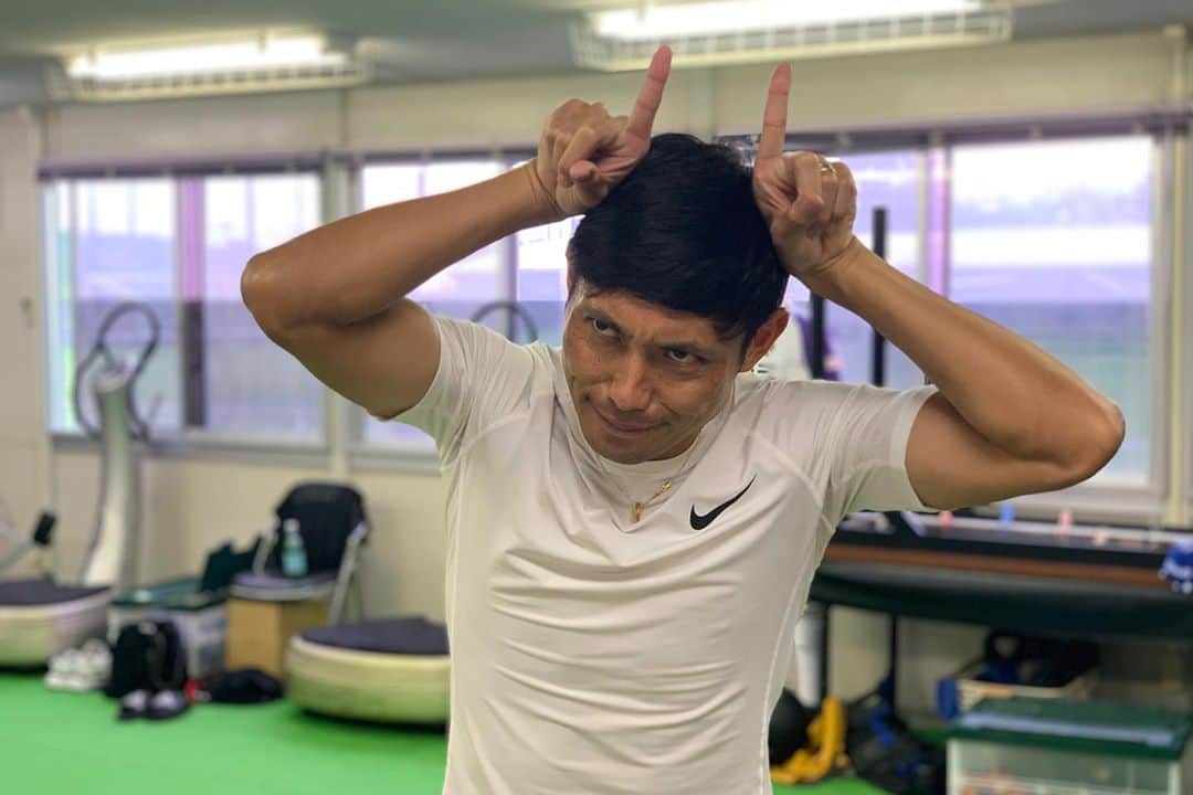 森脇良太さんのインスタグラム写真 - (森脇良太Instagram)「京都サンガF.C.  ゴールパフォーマンス📸⚽️ 『闘牛』 ・ 谷内田選手、物凄い迫力の牛さん達を前に腰が引けとるがなー😆笑 ・ 向かってくるのが庄司牛からのバイス牛からのウタカ牛だもんね🤣笑 そりゃー仕方ないか…笑 ・ ・ #京都サンガ　#ゴールパフォーマンス ・ #闘牛 ・ #みなさん #森脇牛はいかがですか #販売価格は0円ですよ #今回は大サービスの大特価 ・ #広島県福山市産　#産地直送」9月25日 16時45分 - moriwaki46_official