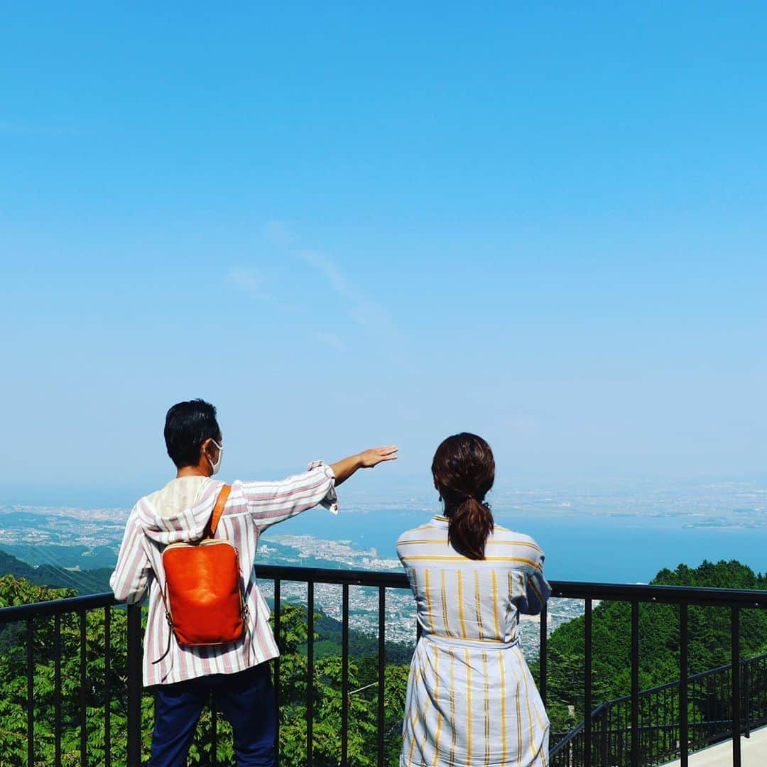 テレビ大阪「おとな旅あるき旅」さんのインスタグラム写真 - (テレビ大阪「おとな旅あるき旅」Instagram)「明日のおとな旅あるき旅（テレビ大阪）は、滋賀 大津へ！絶景と世界遺産、そして極上の美酒美食を堪能します！  話題のびわ湖テラスからの絶景や、爽快な高原アクティビティ、さらに世界遺産の比叡山延暦寺、光秀ゆかりのお寺など歴史散策も。 そして、秋のうまいもんがあふれる湖畔の名店で至極のひと時を！お楽しみに！  明日9/26(土)18:30〜  #おとな旅あるき旅#テレビ大阪#三田村邦彦#坂本七菜#滋賀#大津#琵琶湖#びわ湖テラス#比叡山延暦寺#世界遺産#元三大師堂#疫病退散#西教寺#明智光秀#地鶏#BBQ」9月25日 16時45分 - tvo.otonatabi