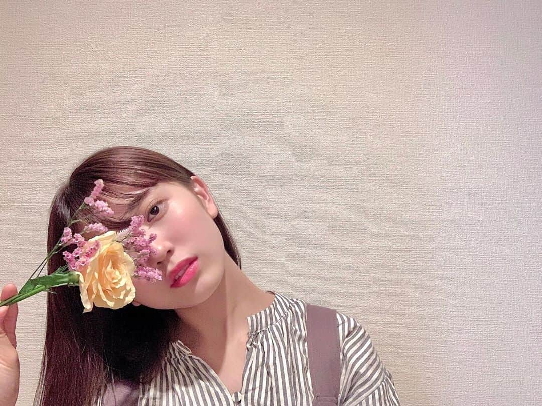 喜多乃愛さんのインスタグラム写真 - (喜多乃愛Instagram)「⭐ またまた新しいお花が うちに来てくれました♥ 今回は黄色い薔薇🌷💛 おうちがあっかるーい☺︎ #ドライフラワー に #してみようかなあ」9月25日 16時53分 - kitanoa_official