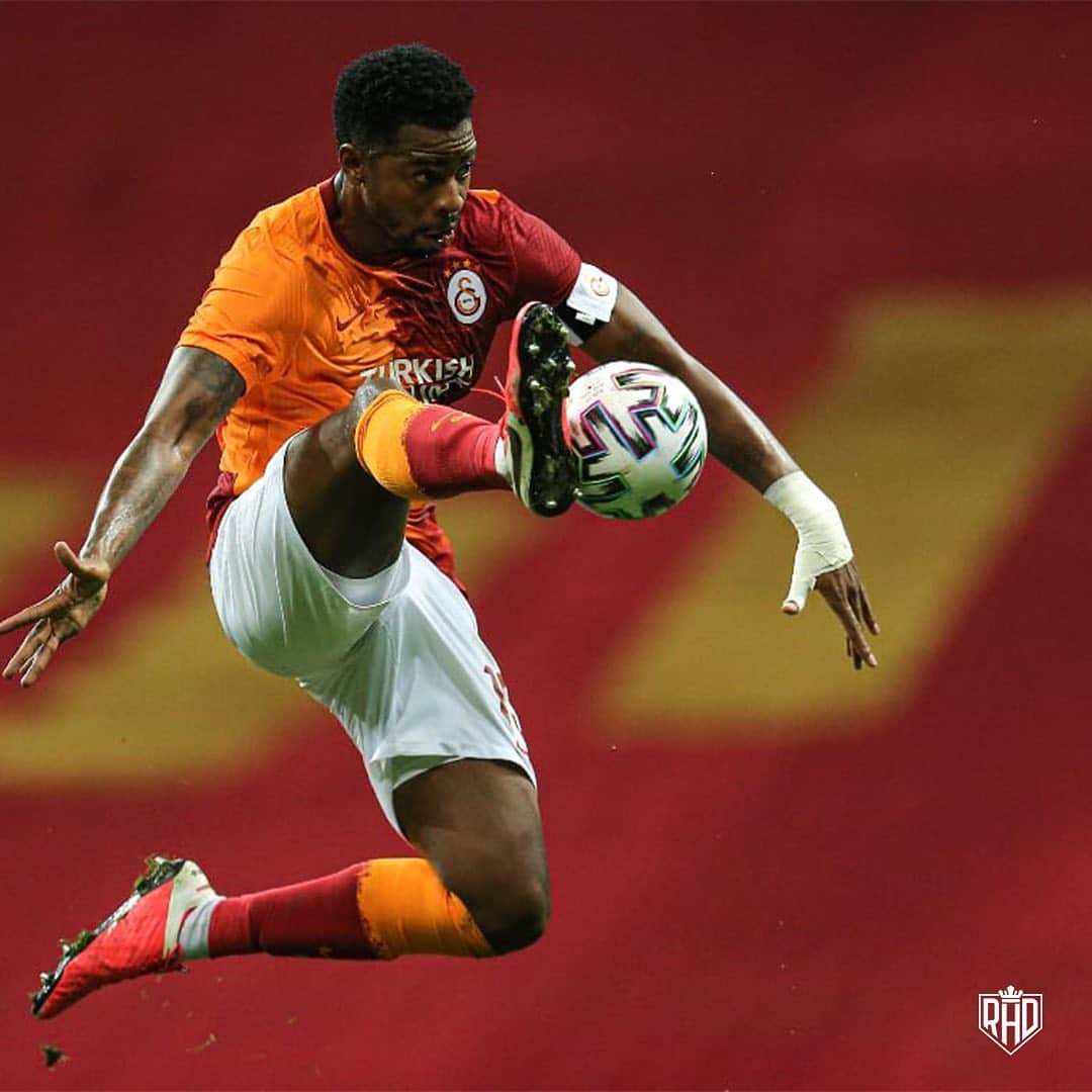 のインスタグラム：「GALATASARAY 🦁💛♥️ #dewam #ailem」