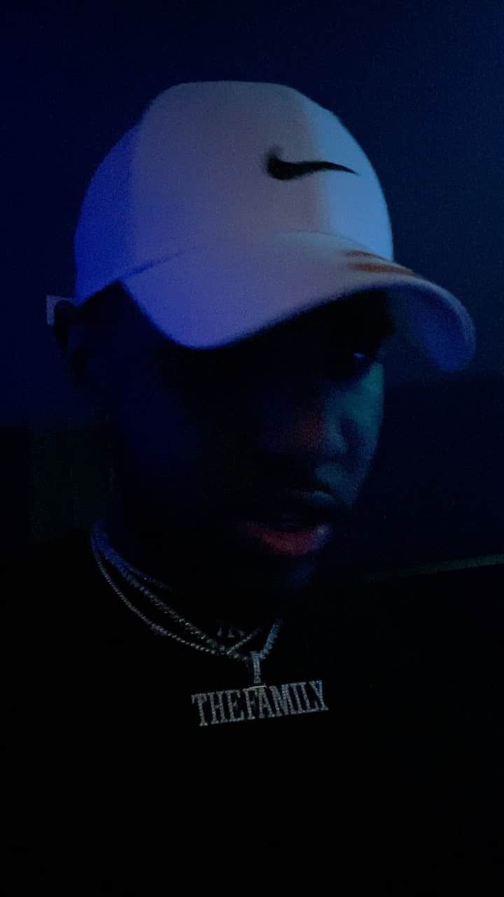 ファボラスのインスタグラム：「Me & @treysongz caught a quick vibe in the Stu.. we had to get some pain off our hearts.. 🖤 💔 Who else y’all hear on this ?? Leave it in Comments ⬇️」