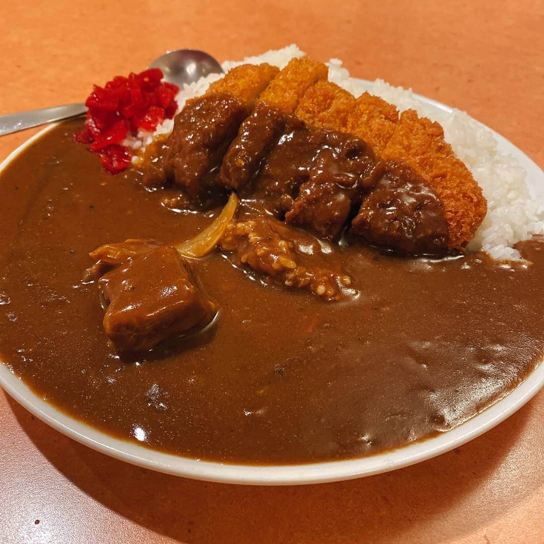 東京カメラ部 横浜分室さんのインスタグラム写真 - (東京カメラ部 横浜分室Instagram)「「鳳林（ホウリン）」 . 中華街といえば、ラーメン、炒飯、麻婆豆腐…といった王道メニューが並ぶ中、ここ「鳳林」の裏の名物メニューは“カツカレー“。 サイズを選ぶことができ、小盛り（写真）でもボリューミーで大満足でした！ 中華料理との食べ合わせも◎です♪ . ※東京カメラ部_横浜分室では、みなとみらい線沿線の魅力溢れるグルメ情報を不定期でご紹介します！ . みなとみらい線公式Facebook「わたしの横浜4.1キロさんぽ」で横浜の魅力を発信中！ そちらも是非ご覧下さい！<PR> . #みなとみらい線フォト散歩 #みなとみらい線フォトさんぽ #みなとみらい線 #横浜 #新高島 #みなとみらい #馬車道 #日本大通り #元町中華街 #yokohama #東京カメラ部 #Japan #photo #写真 #日本 #横浜中華街 #中華街 #鳳林 #カレー #カツカレー #curry #foodstagram #instafood #グルメ女子 #myyokohama #横浜グルメ #インスタグルメアワード2020 #みなとみらい線グルメ時間 #写真好きな人とつながりたい #foodphoto」9月25日 17時00分 - tcc.yokohama