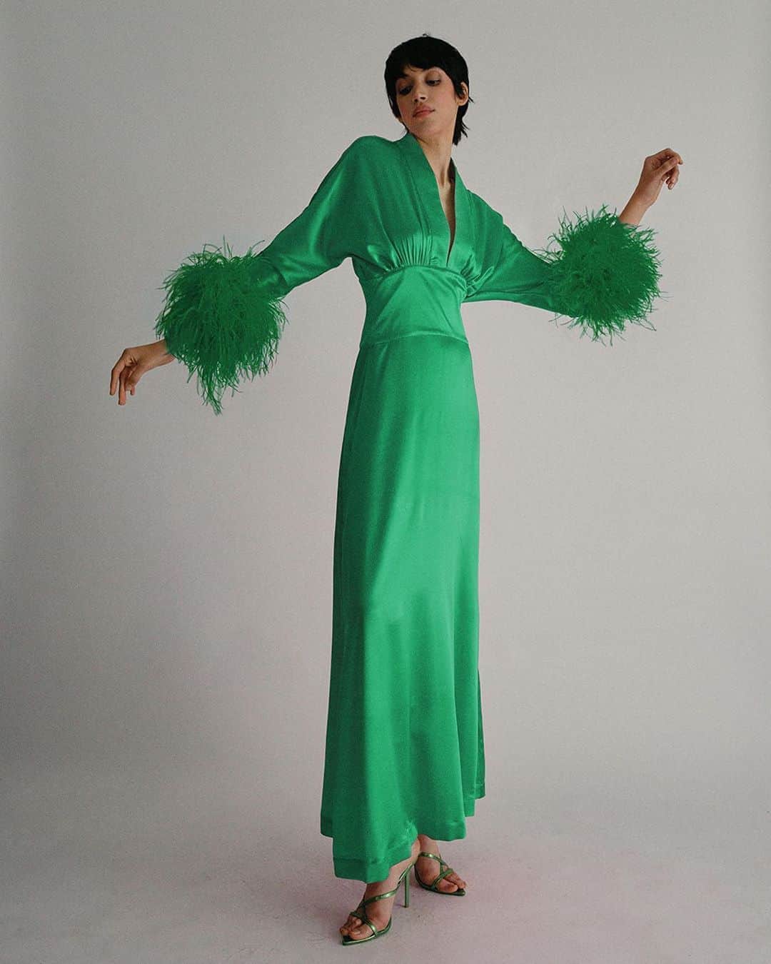MATCHESFASHION.COMさんのインスタグラム写真 - (MATCHESFASHION.COMInstagram)「Between now and the return to ‘normal’, we’re embracing the joy of staying in. @tallermarmo’s emerald-green Elvira maxi dress, adorned with playful feathered sleeves, embodies at-home opulence. Tap the link in bio to explore more.」9月25日 17時00分 - matches
