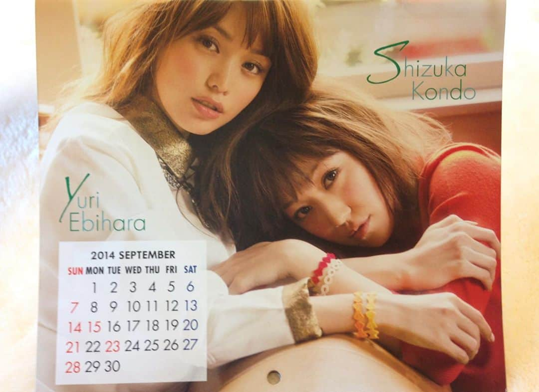 近藤しづかさんのインスタグラム写真 - (近藤しづかInstagram)「September 🍁🍁🍁 . 天使のように美しくて パッと周りを明るく照らしてくれて いつもpositive energyが 溢れている方 @yuri_ebihara  . . . お天気悪いけど Positive vibes 出してこ~⭐︎ . . . #calendar #throwback #カレンダー　 #anecan #姉キャン  #蛯原友里　ちゃん #近藤しづか　 #笑顔　#positivevibes  #2014  だって! #時間が過ぎるのはあっという間」9月25日 17時00分 - shizuka_kondo