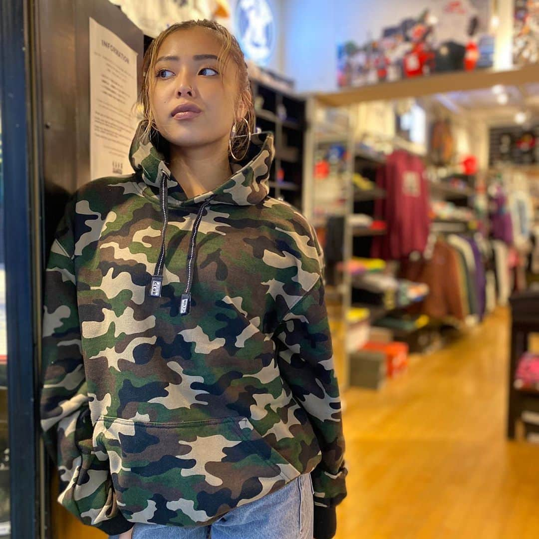 GROW AROUNDさんのインスタグラム写真 - (GROW AROUNDInstagram)「"PRO CLUB" ・ HEAVY WEIGHT PULLOVER HOODIE ・ CAMO柄が入荷いたしました。 ・ これからの季節にぴったりです👍 ・ WEB UPも完了しております‼️ ・ #growaround  #proclub  #hoodie」9月25日 17時03分 - growaround