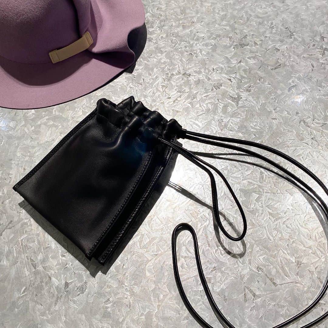 H BEAUTY&YOUTHさんのインスタグラム写真 - (H BEAUTY&YOUTHInstagram)「＜BUILDING BLOCK＞ SCRUNCH POUCH ¥44,000-(+tax)  #H_beautyandyouth @h_beautyandyouth  #BEAUTYANDYOUTH #Unitedarrows #buildingblock @buildingblock」9月25日 17時16分 - h_beautyandyouth