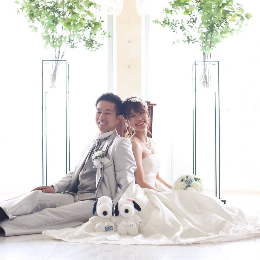 【公式】小さな結婚式さんのインスタグラム写真 - (【公式】小さな結婚式Instagram)「@petit.wedding をフォローしてね♩ #小さな結婚式 をつけてのお写真投稿も大歓迎です♡ こちらの公式IGでリグラムさせていただきます＊ . 一生の思い出に残るウェディングドレスは 大好きなキャラクターと一緒に♩ おふたりだけのオリジナリティ溢れる お写真を残します＊* . >>#小さな結婚式神戸モザイク店 . ——————— #小さな結婚式 #petitwedding #ラヴィファクトリー #前撮り #結婚式 #プレ花嫁 #卒花 #アットホーム #少人数 #家族婚 #少人数結婚式 #ウェディング #カラードレス #wedding #bridal #weddingdress #花嫁 #結婚式準備 #式場探し #日本中のプレ花嫁さまと繋がりたい #チャペル #結婚準備 #スヌーピー #キャラクター #ウェディングフォト #ウェディングドレス」9月25日 17時12分 - petit.wedding