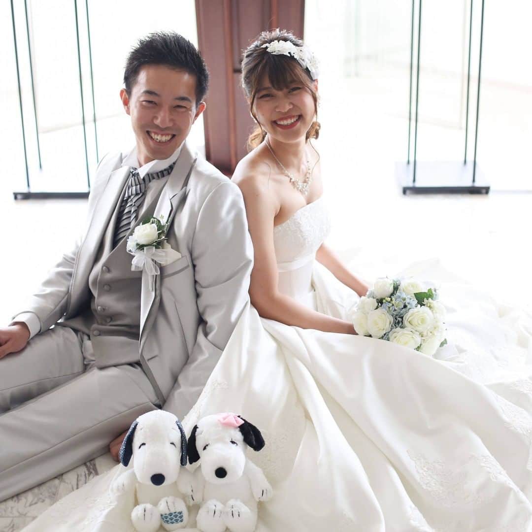 【公式】小さな結婚式さんのインスタグラム写真 - (【公式】小さな結婚式Instagram)「@petit.wedding をフォローしてね♩ #小さな結婚式 をつけてのお写真投稿も大歓迎です♡ こちらの公式IGでリグラムさせていただきます＊ . 一生の思い出に残るウェディングドレスは 大好きなキャラクターと一緒に♩ おふたりだけのオリジナリティ溢れる お写真を残します＊* . >>#小さな結婚式神戸モザイク店 . ——————— #小さな結婚式 #petitwedding #ラヴィファクトリー #前撮り #結婚式 #プレ花嫁 #卒花 #アットホーム #少人数 #家族婚 #少人数結婚式 #ウェディング #カラードレス #wedding #bridal #weddingdress #花嫁 #結婚式準備 #式場探し #日本中のプレ花嫁さまと繋がりたい #チャペル #結婚準備 #スヌーピー #キャラクター #ウェディングフォト #ウェディングドレス」9月25日 17時12分 - petit.wedding