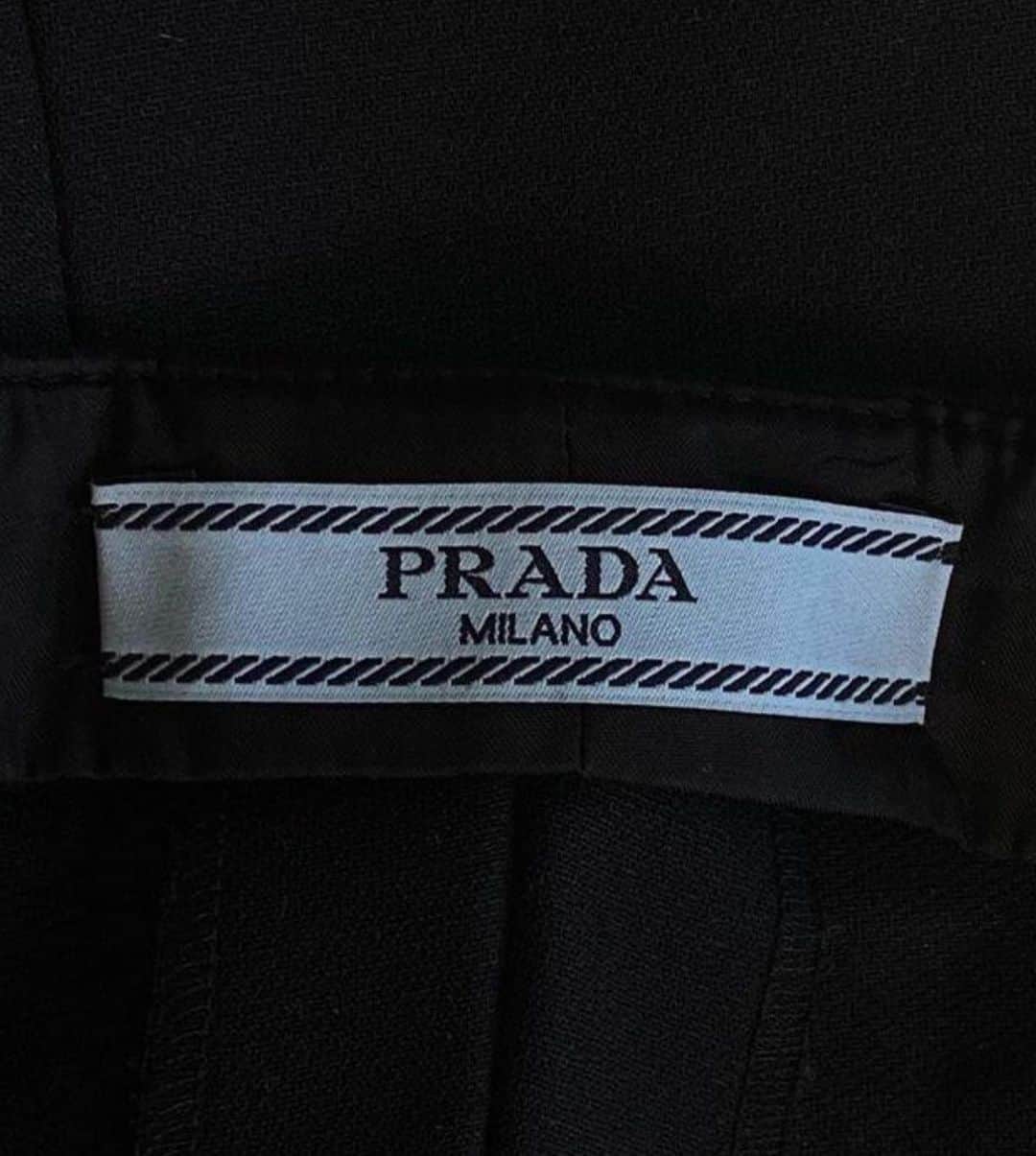 キャロライン・ダウルさんのインスタグラム写真 - (キャロライン・ダウルInstagram)「Prada never fails to master the 'uniform' look and you best believe this collection will be my uniform as soon as it hits stores - especially these three looks (you know I’m a sucker for a good coat) 🤩 which is your favorite? 1-3? #PradaSS21 @prada Anzeige」9月25日 17時21分 - carodaur