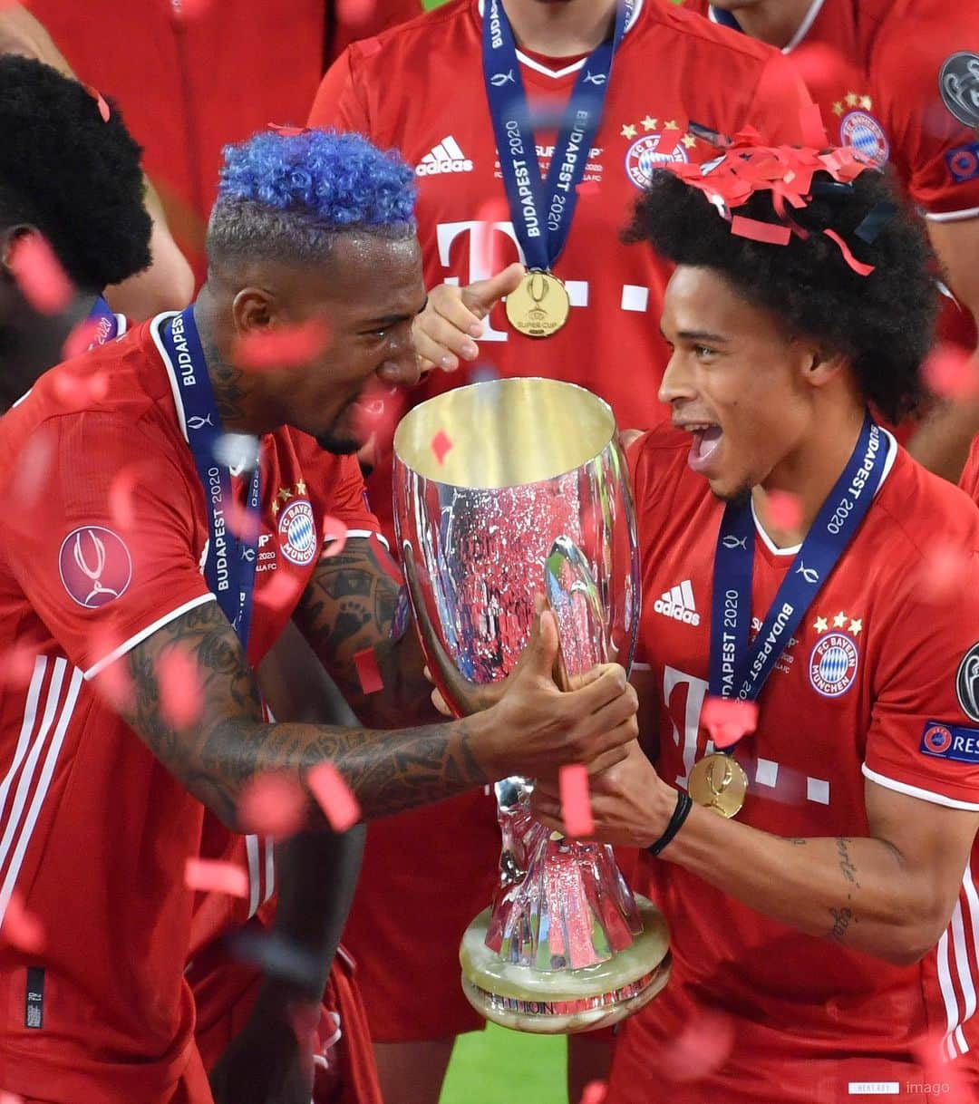 のインスタグラム：「This is how we roll 🏆😁 @leroysane19」