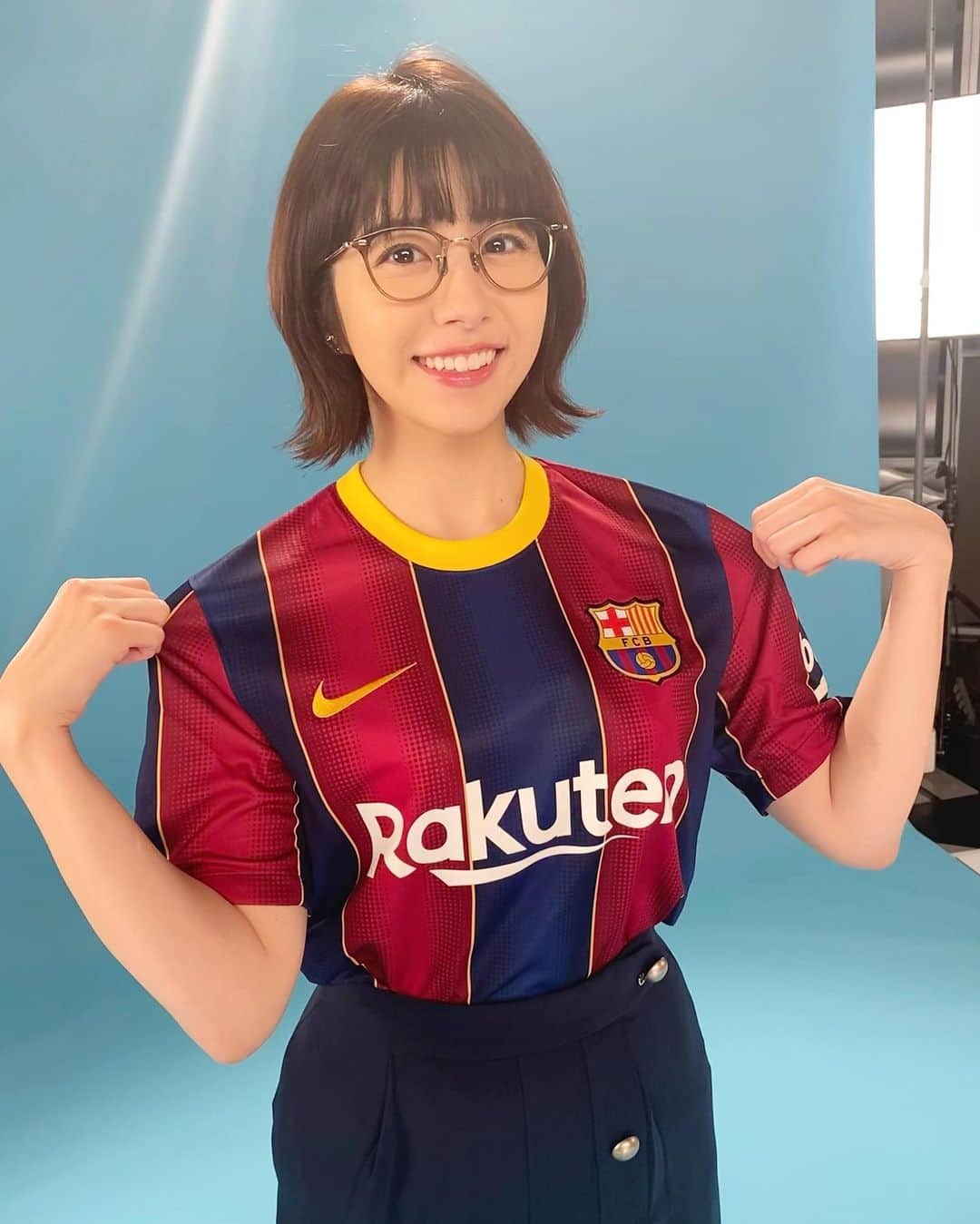 森山るりのインスタグラム：「. この度9代目WOWOWリーガールに 就任いたしました⚽️✨ ラ・リーガを更に盛り上げていけるよう 全力で頑張りますのでよろしくお願いします😆 . この後18:00からスポーツナビにて 昨シーズンのバルサ×マジョルカの試合を 解説の都並さん、柄沢アナと生配信します🙌🏻 ぜひご参加ください〜！ 質問もTwitterよりお待ちしてます🕊 #スポナビサッカーで呟いてください♪ . #wowow #laliga #サッカー」