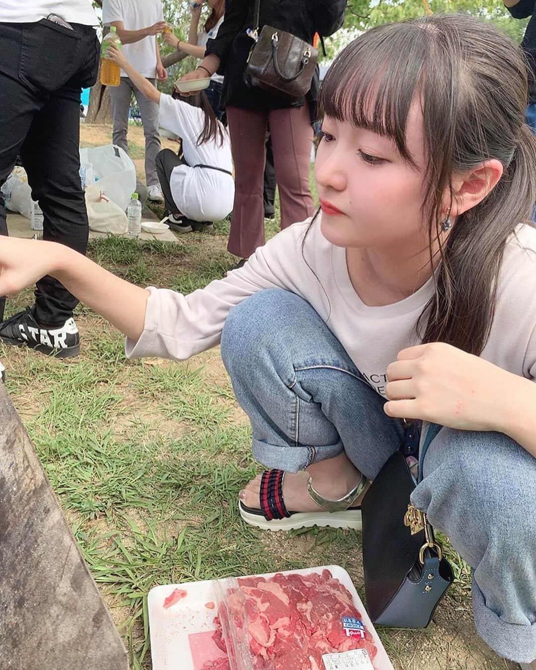 藤本りの加のインスタグラム：「こんにちは✨ ・ 先日は大学のゼミの皆でBBQへ行ってきました🍖 ・ あと半年で卒業してしまう大好きな4年生達が企画して下さって、とても楽しい時間になりました🥺💓 ・ 本日も投票宜しくお願いします💟 @mstoyo20_02  ・ #ミスコン #ミスミスター東洋2020 #東洋大学 #ミスコンテスト #焼肉 #BBQ #夏 #instagram #instalike #likeforlikes #l4l #instagood #summer #summervacation #japan #misscontest」