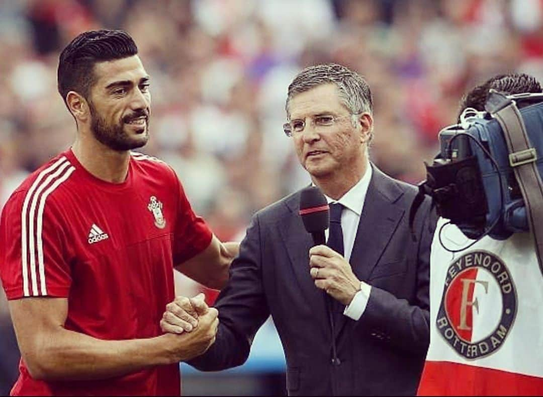 グラツィアーノ・ペッレのインスタグラム：「( #throwback )A friend just sent me this beautiful picture. It was a strong feeling to be back at “De Kuip” stadium with another shirt . Who does miss me the most : @feyenoord  or @southamptonfc ? 😬❤️ you both 🙏💪🏽」