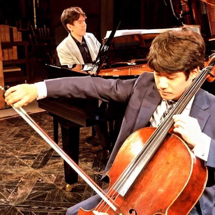 金子三勇士さんのインスタグラム写真 - (金子三勇士Instagram)「Thank you for coming/watching! @japanarts_corp #JapanArts #LiveStreaming #Cello #YukiIto #Piano #MiyujiKaneko #concert @livingroomcafeanddining @eplus_official #コンサート #チェロ #伊藤悠貴 #ピアノ #金子三勇士 #ジャパンアーツ #ライブストリーミング #みゆじックアワー」9月25日 18時07分 - miyujikaneko_official