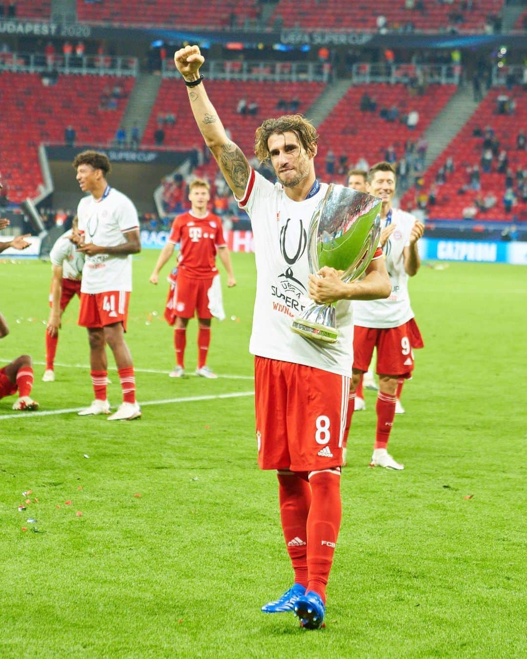 バイエルン・ミュンヘンさんのインスタグラム写真 - (バイエルン・ミュンヘンInstagram)「🏆🏆 #SuperCup Champions 2020 🏆🏆 #MiaSanChampions ______ #FCBayern #MiaSanMia #packmas #UCL #Uefa」9月25日 18時08分 - fcbayern